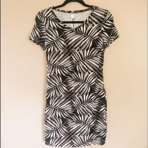 Palm Leaves T-shirt Dress
